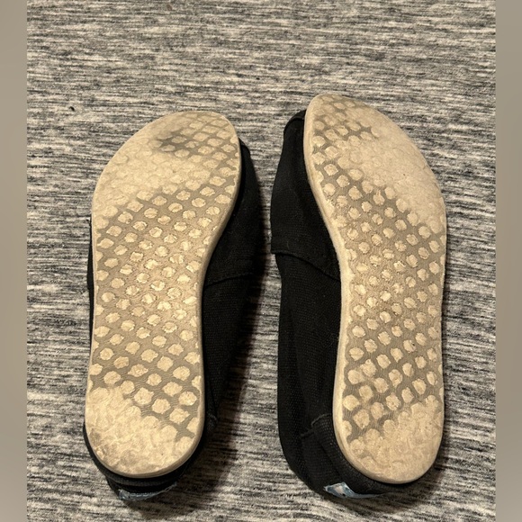 Toms Slip Ons Size 6.5 Ladies - Picture 5 of 5